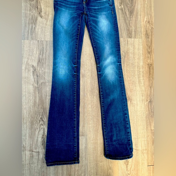 Guess Jeans - Picture 2 of 3